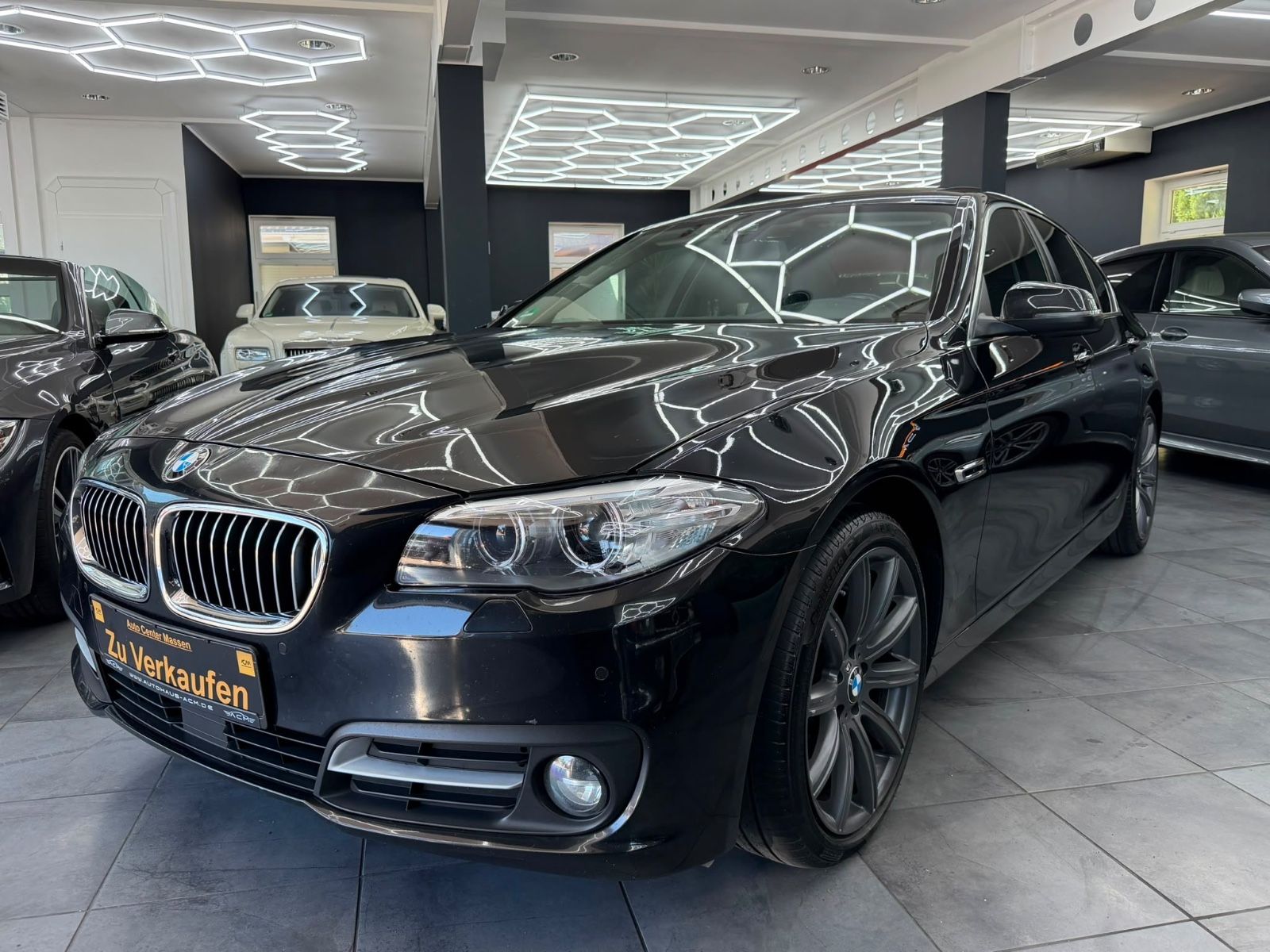 BMW 530 530d xDrive Lim. *Navi*Leder*SchiebeDach*DDC*PDC