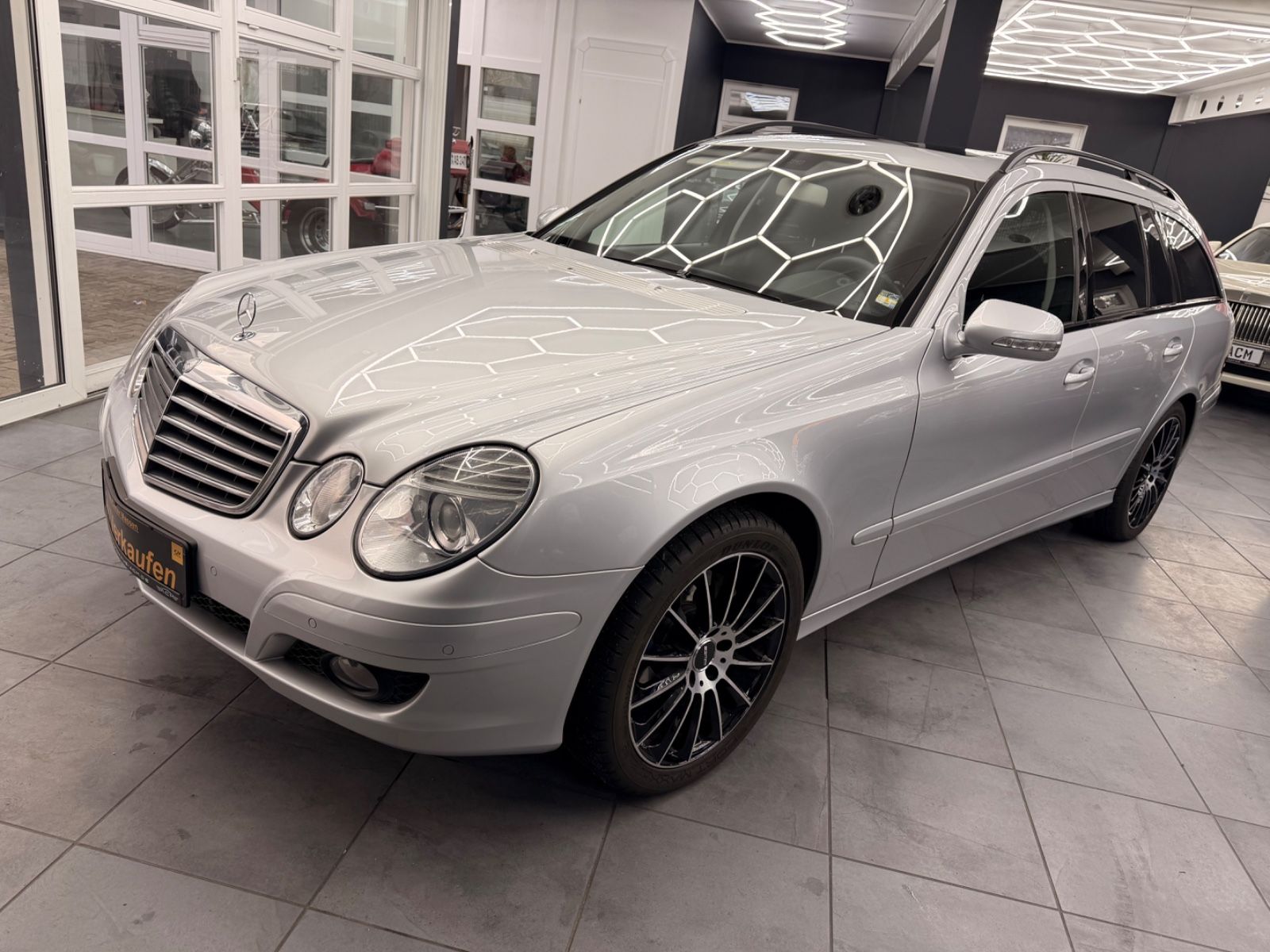 Mercedes-Benz E 200 E 200T Kompr *Navi *Tempo* Bi-Xenon*Schiebe-Dach